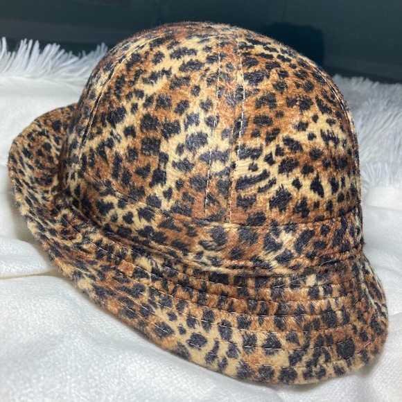 Kids Rinco Leopard Bucket Hat (ages 5+). - Picture 6 of 11